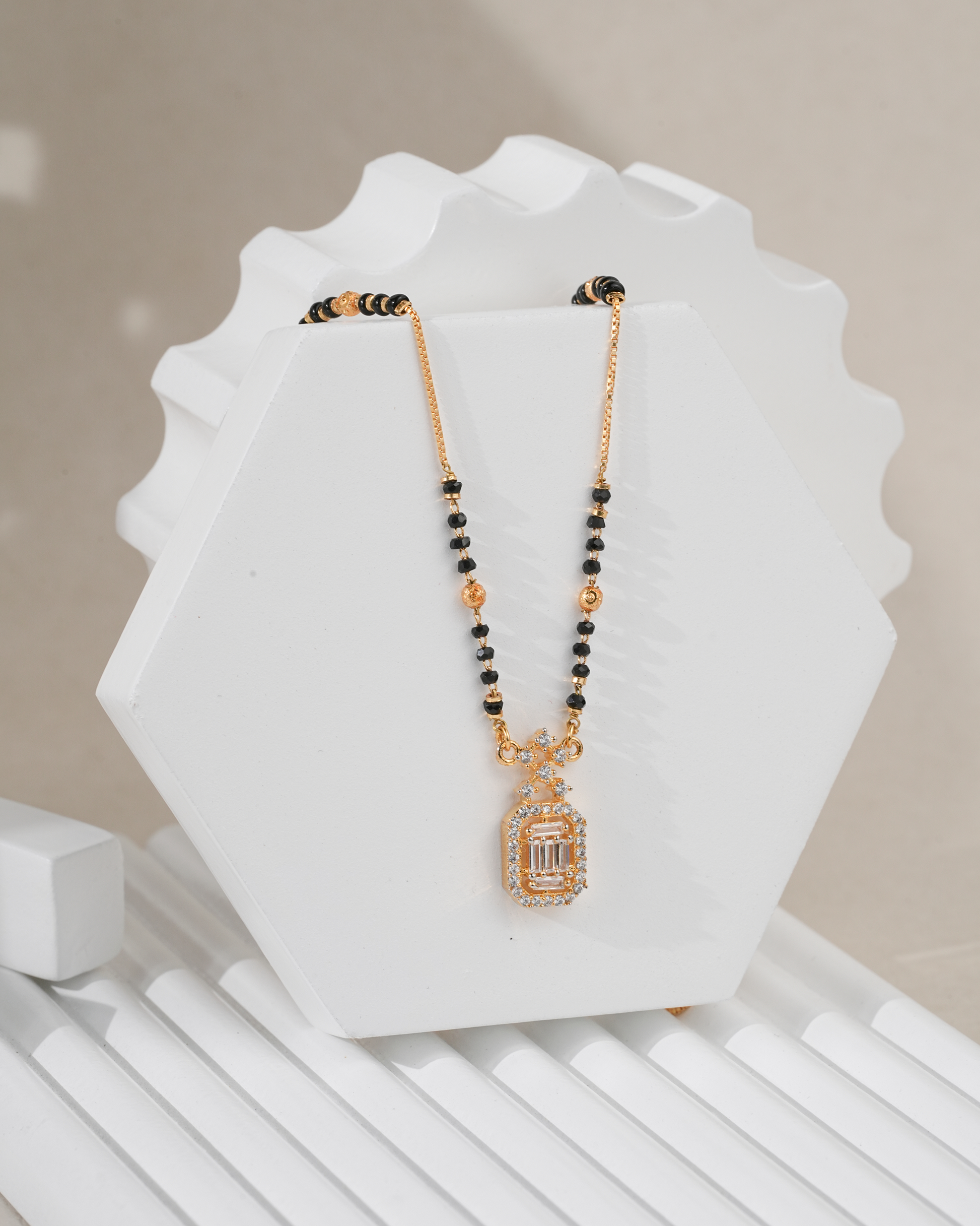 Anika Mangalsutra aureva