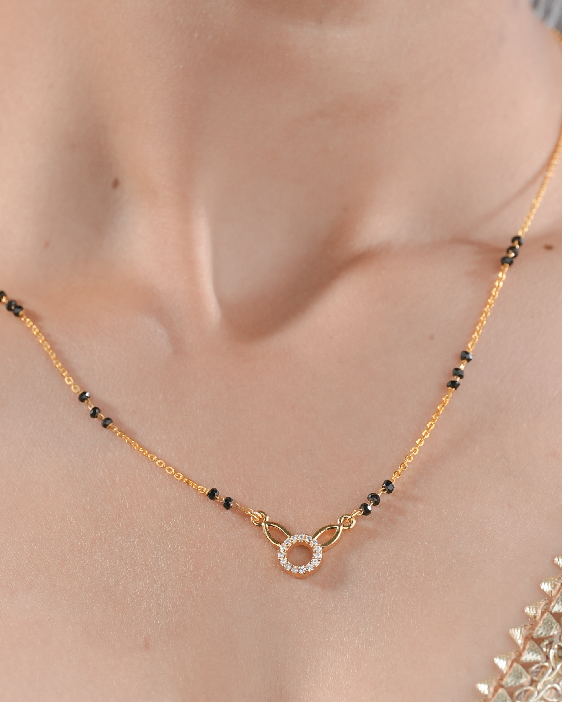 Vritta Mangalsutra aureva
