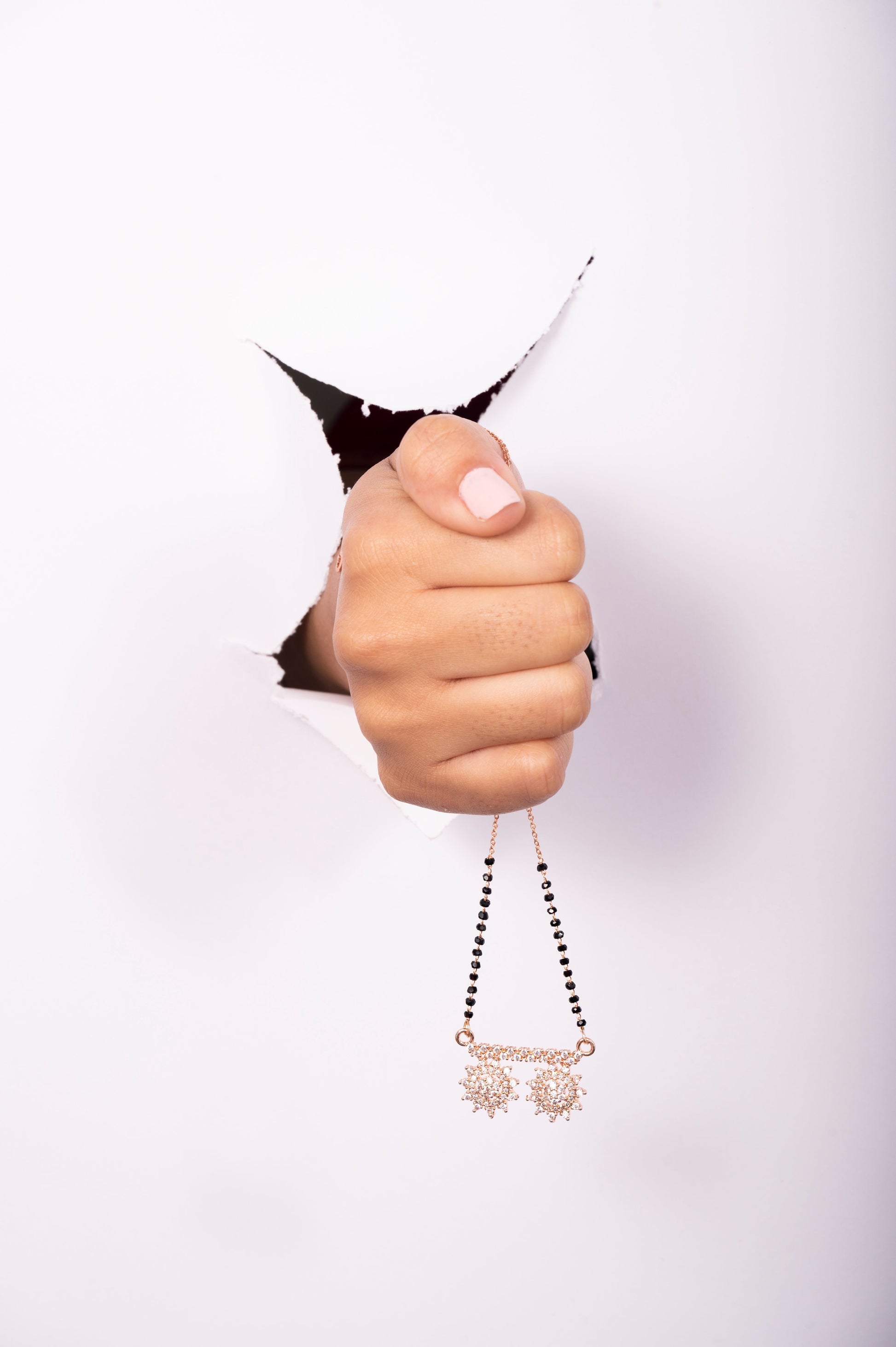 Diya Mangalsutra aureva