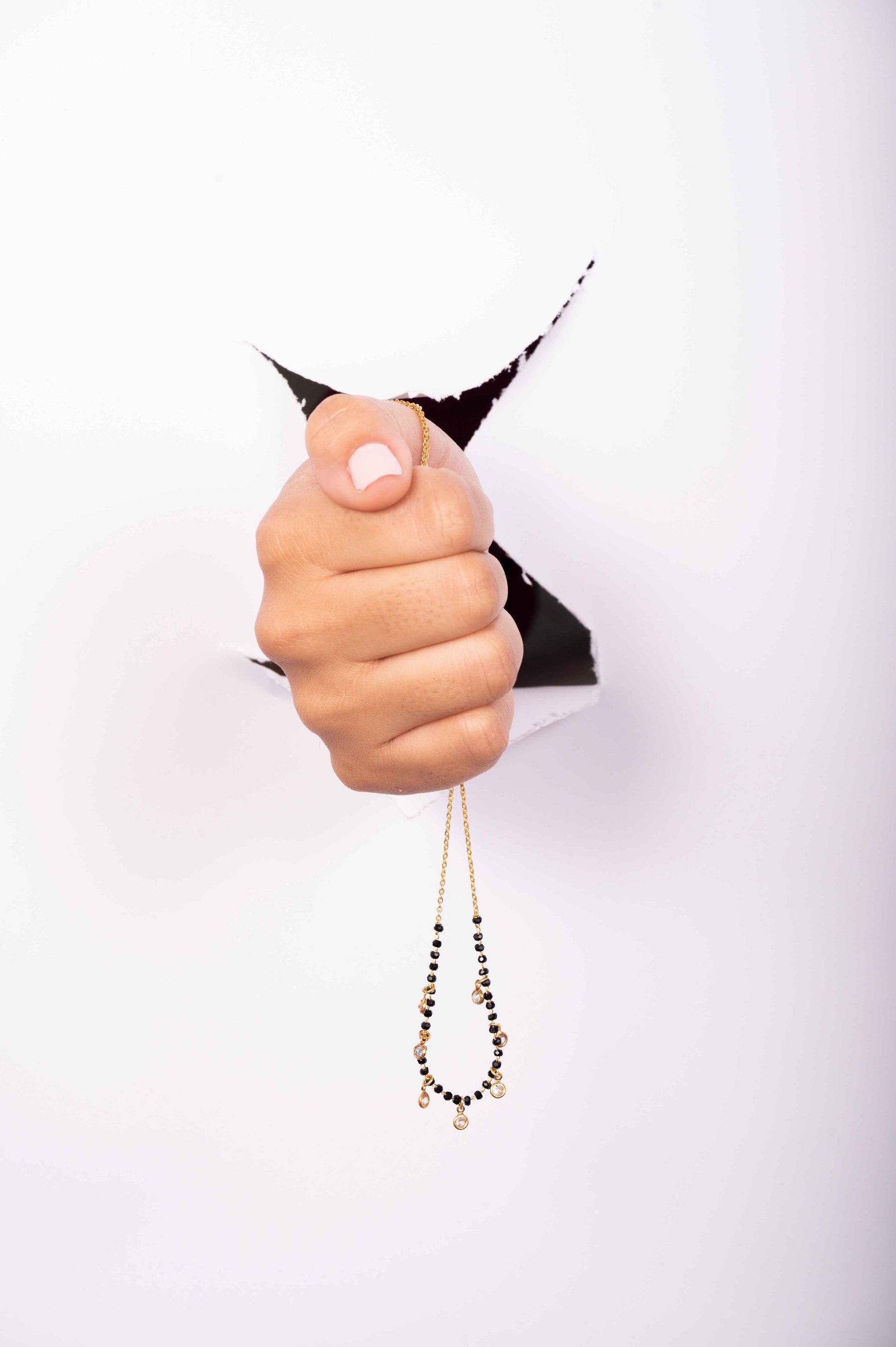 Sana Mangalsutra aureva