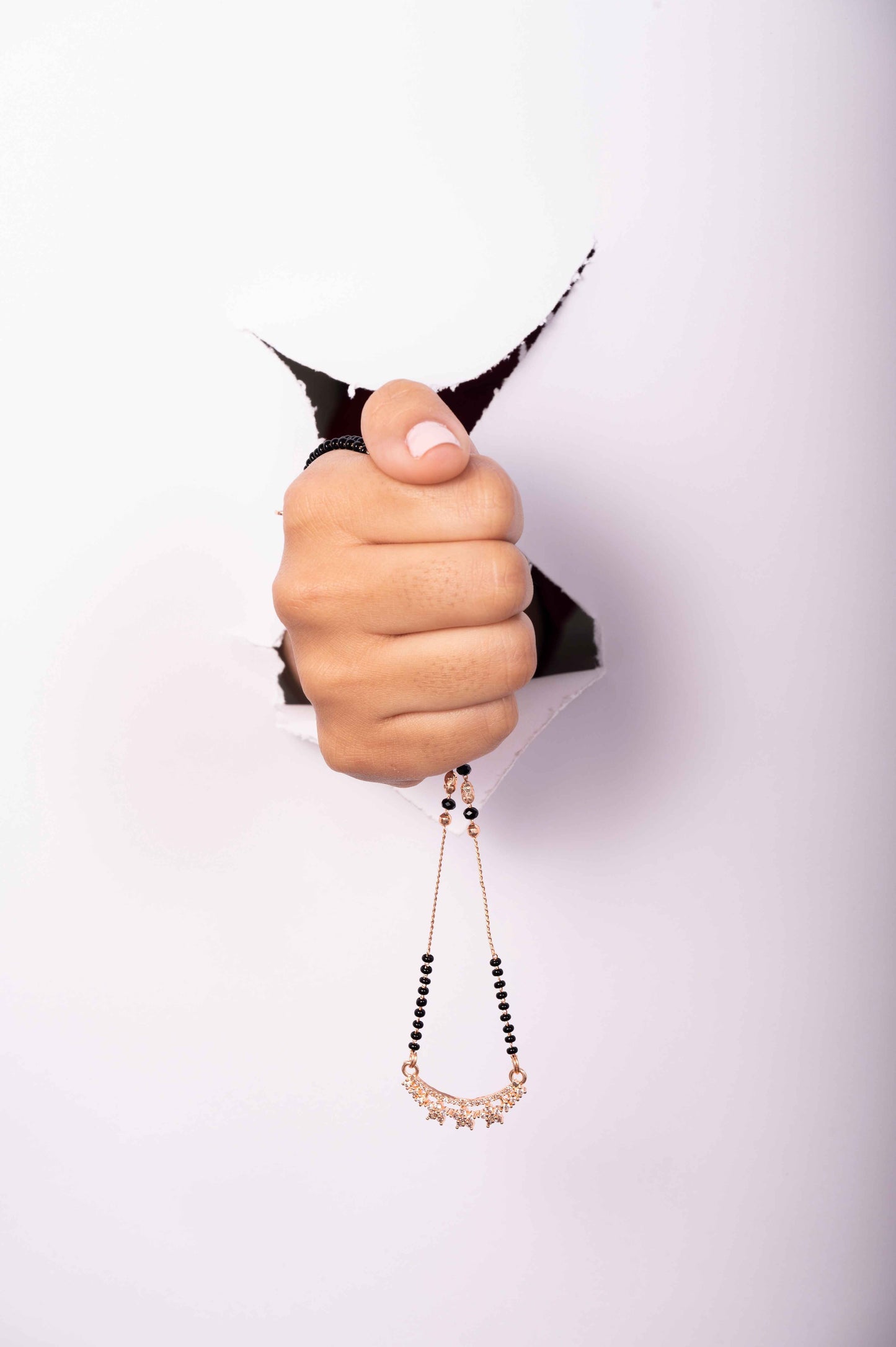 Avni Mangalsutra aureva