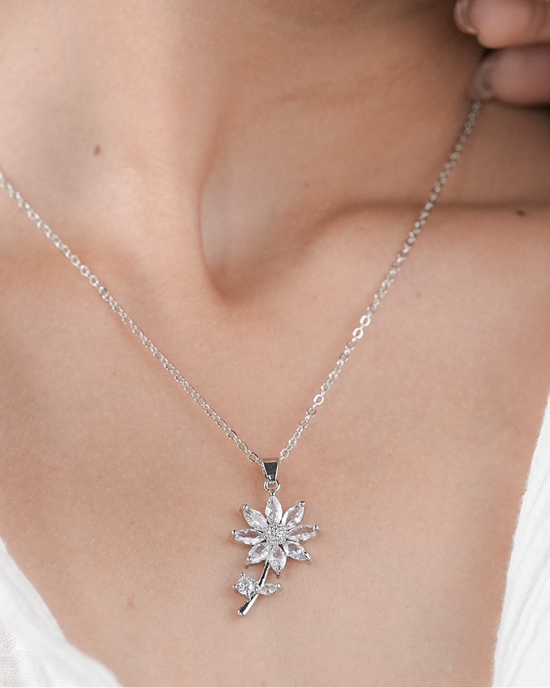 Petal Necklace aureva