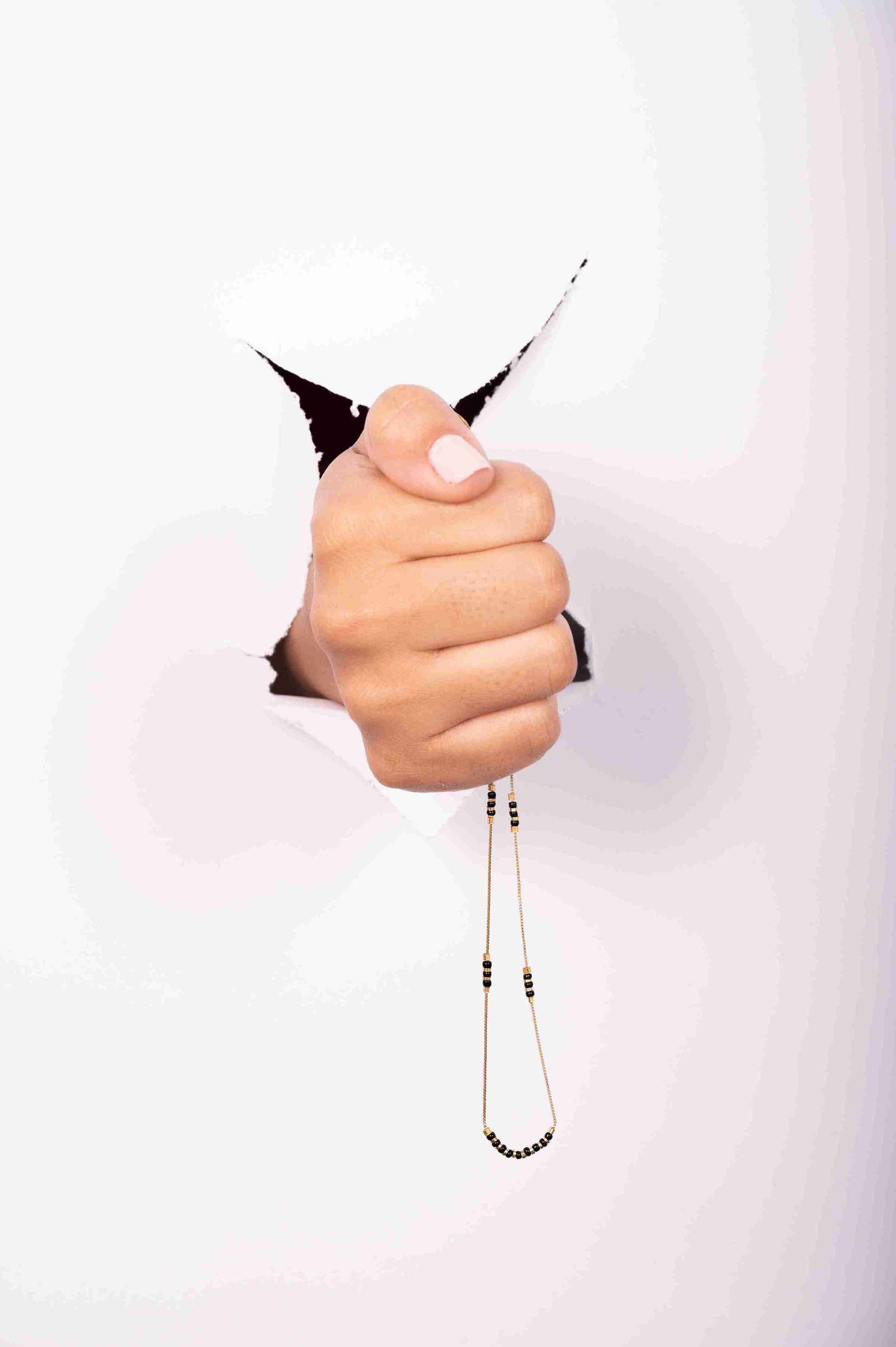 Nira Mangalsutra aureva