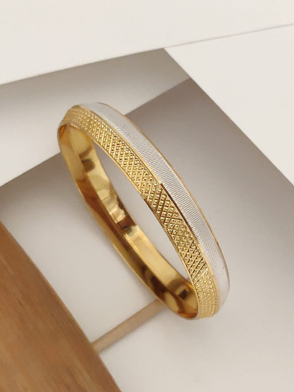 Valor Gents Gold Kada Aureva