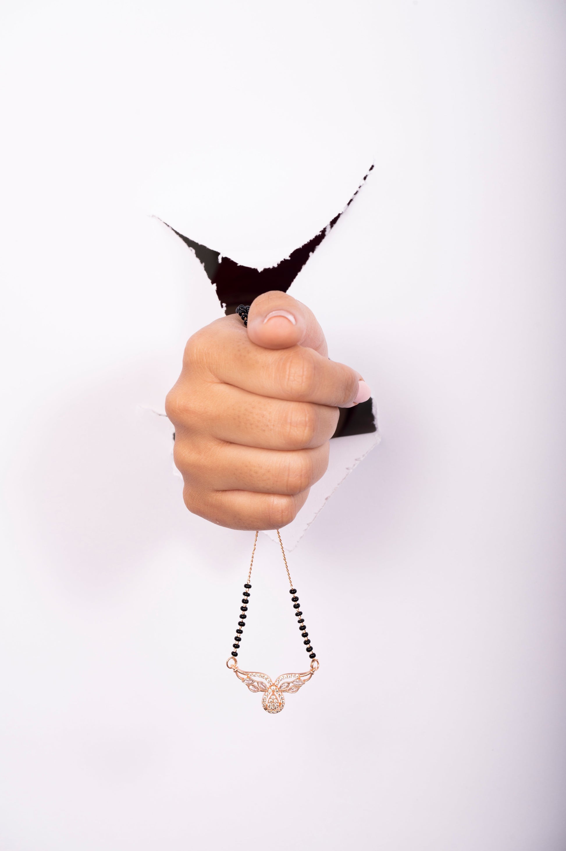 Aditi Mangalsutra aureva