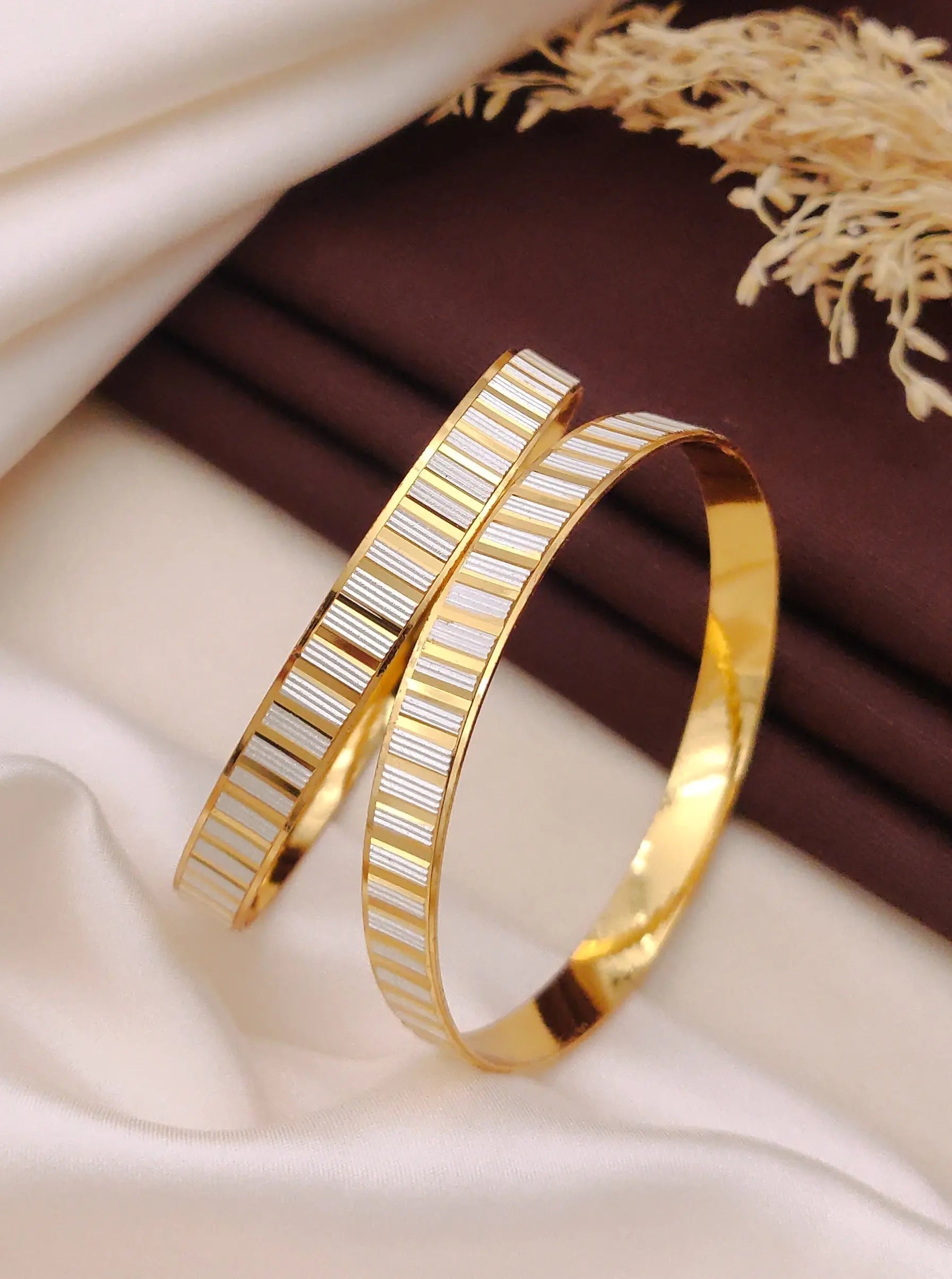 Elina Golden Bangle Aureva