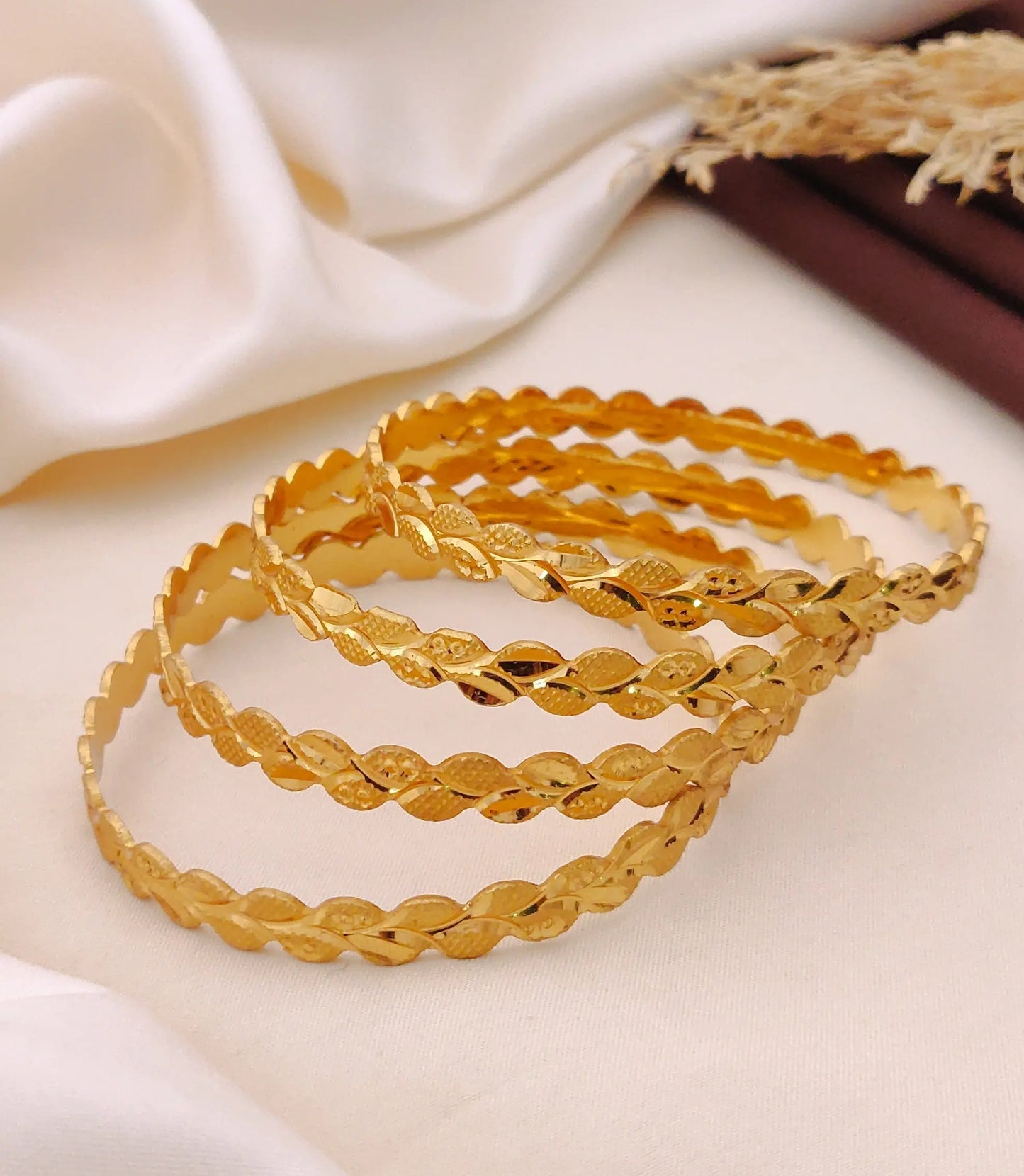 Kiara Golden Bangle Aureva